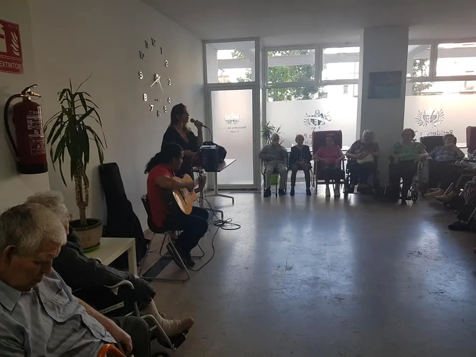 Actuación musical para ancianos