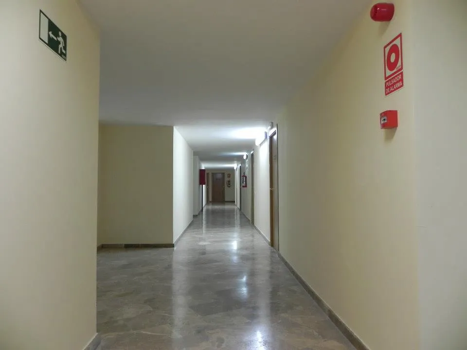 Pasillo amplio y vacío